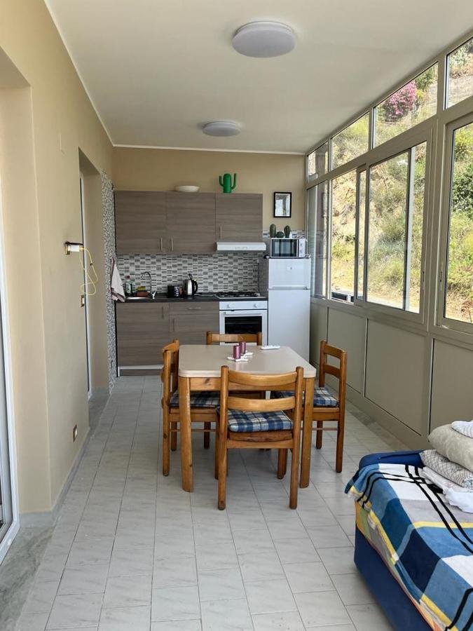 Casa Vacanze Luna Apartment Летояни Екстериор снимка
