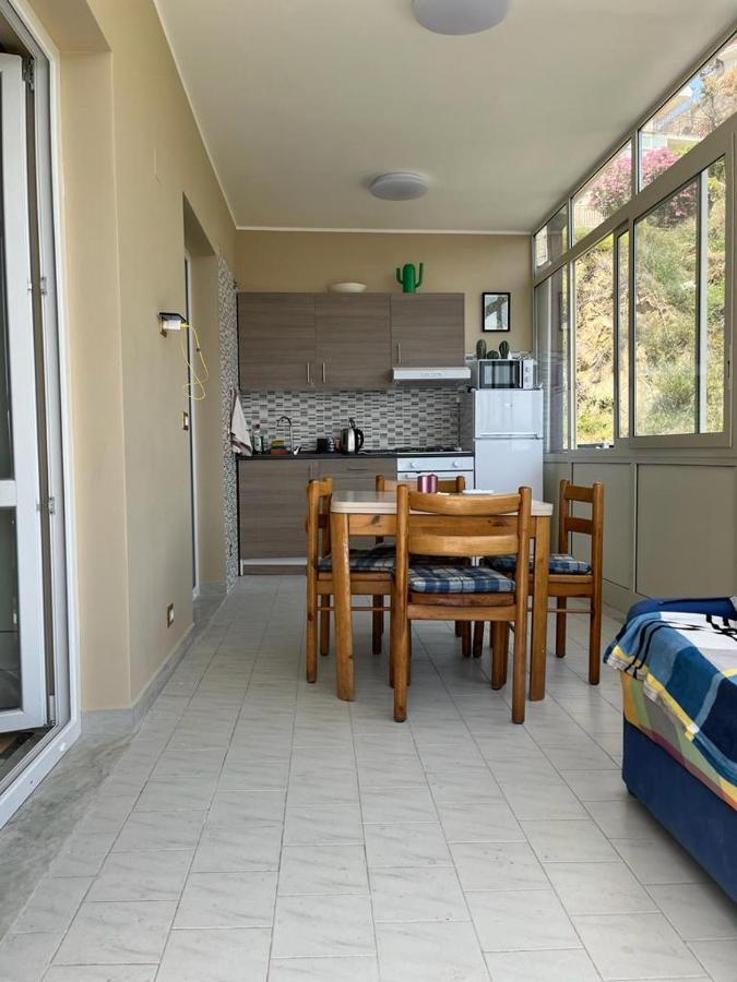 Casa Vacanze Luna Apartment Летояни Екстериор снимка