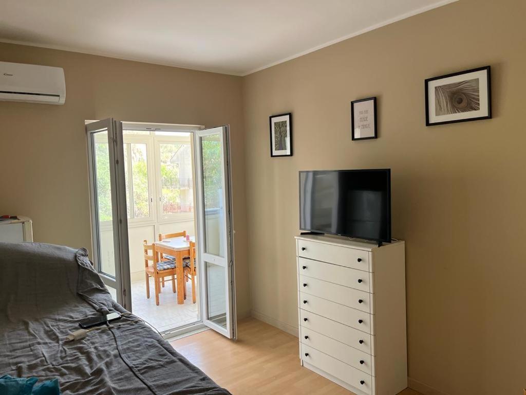 Casa Vacanze Luna Apartment Летояни Екстериор снимка