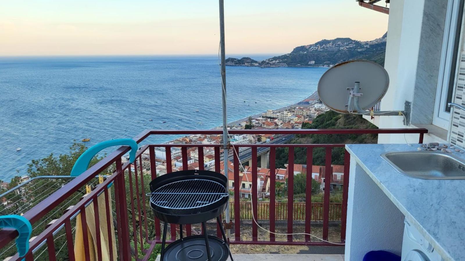 Casa Vacanze Luna Apartment Летояни Екстериор снимка
